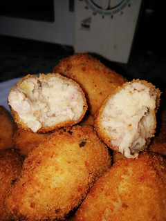 Una foto de Croquetas Caseras de mi casa 🏡 ❤️ 🤗 😋 😋