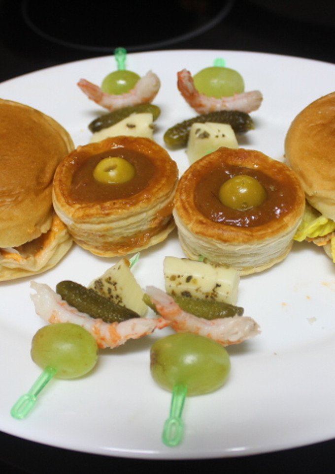 Una foto de Atún en aceite dentro de panecillos de hamburguesa