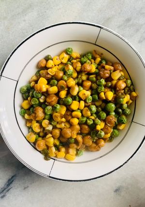 A picture of Healthy corn pea salad.
