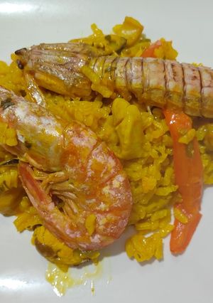 Una foto de Arroz con gambones y galeras