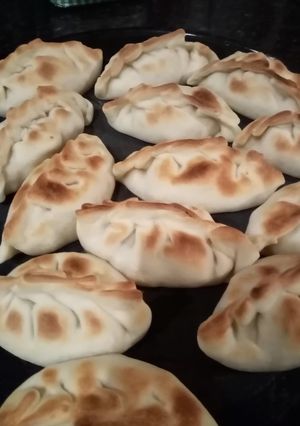 Una foto de Empanadas de pollo y tomate