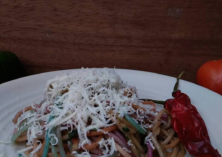 Cara Gampang Menyiapkan Spagetti Aglio Olio Tuna warna warni, Enak Banget
