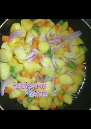 A picture of Garnished potatoe.