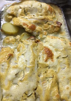 Una foto de Filet de merluza al horno con papas 🙌🏻