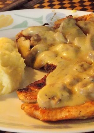 Una foto de Filete de pollo con champiñones