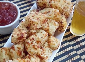 Foto de Quadradinho de Tapioca / Dadinho de Tapioca com queijo coalho e geleia de pimenta