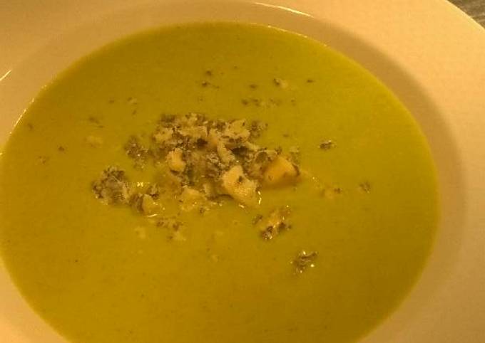Steps to Prepare Ultimate Broccoli and Stilton soup