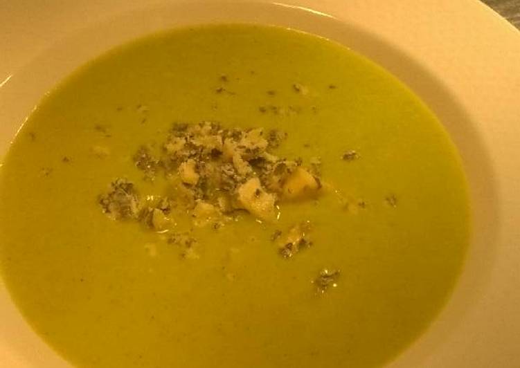 Get Lunch of Broccoli and Stilton soup