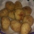 Bombas de papa, rellenas con jamón y queso