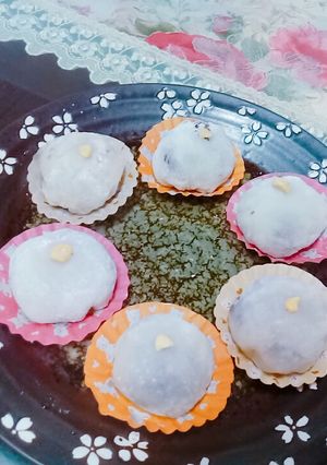 Hình của món Bánh Tteok đậu đỏ Hàn Quốc.