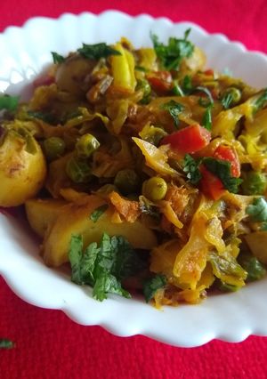 A picture of Cabbage ki sabzi.