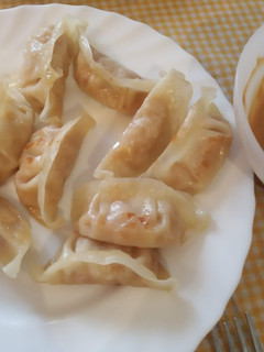 Una foto de Gyozas de pollo con salsa de soja dulce