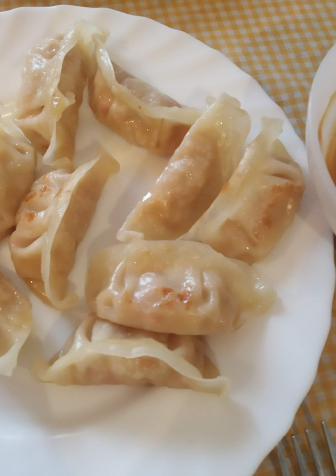 Una foto de Gyozas de pollo con salsa de soja dulce