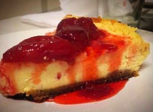 Una foto de New York Cheesecake riquísima! Con Coulis de frutillas!