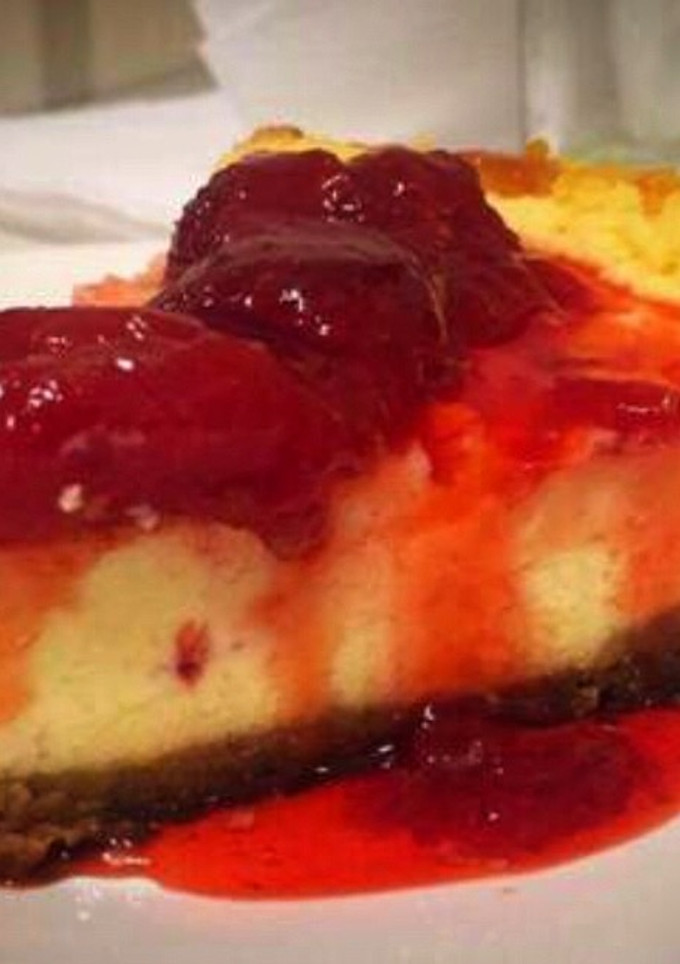 Una foto de New York Cheesecake riquísima! Con Coulis de frutillas!