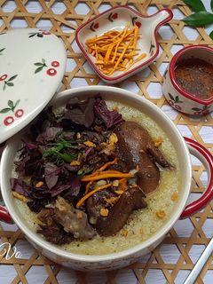 Hình của món Cháo bồ câu đông trùng hạ thảo.