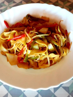 Una foto de Sateado de pasta con verduras (Teriyaki)
