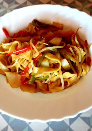 Una foto de Sateado de pasta con verduras (Teriyaki)