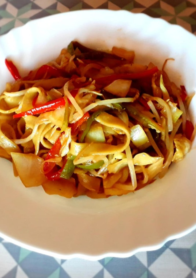 Una foto de Sateado de pasta con verduras (Teriyaki)