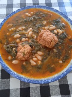 Una foto de Habichuelas con acelgas y bolitas de chorzo