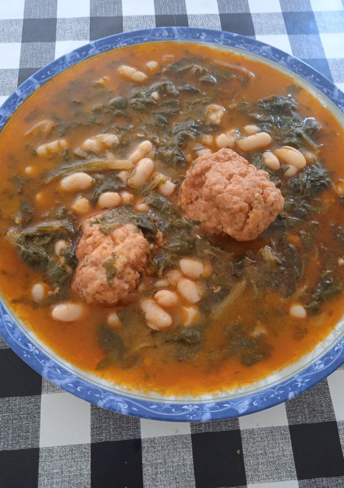 Una foto de Habichuelas con acelgas y bolitas de chorzo