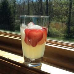 A picture of Homemade Lemonade.