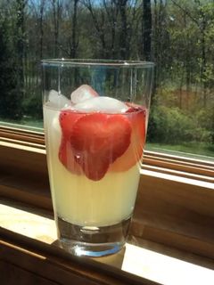 A picture of Homemade Lemonade.