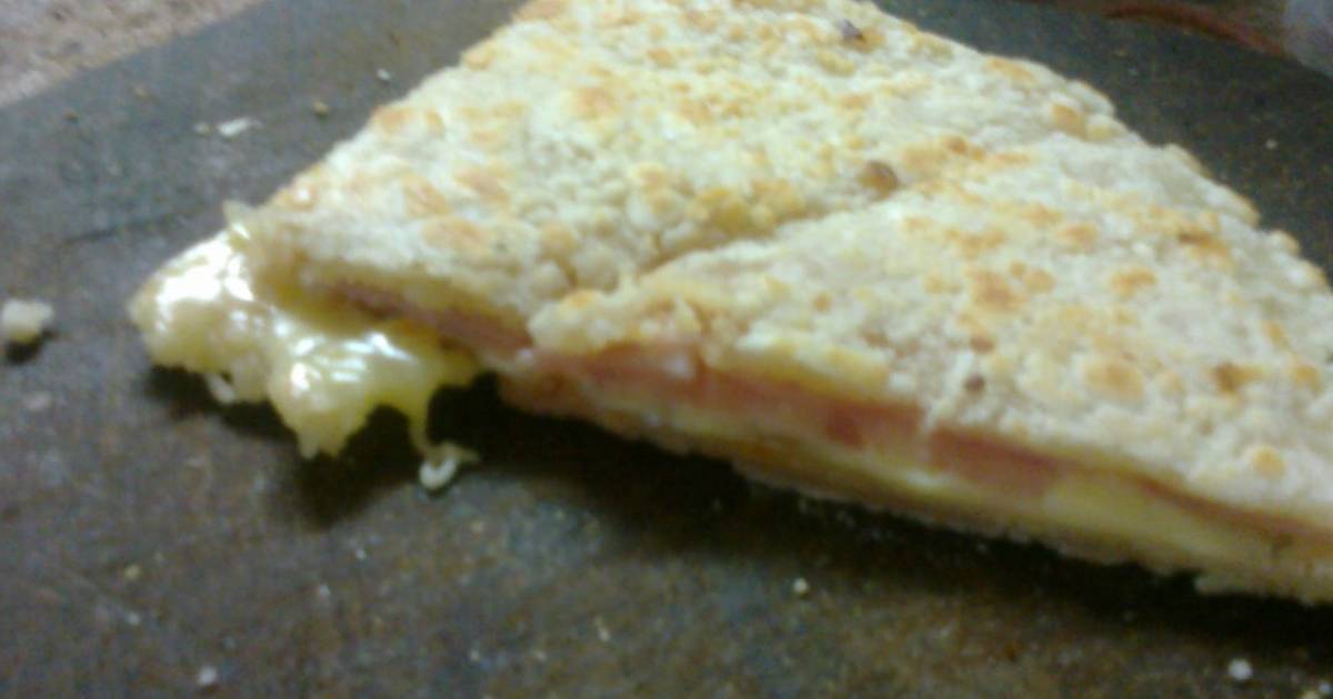 Tostados rellenos de jamón y queso con almidón de mandioca Receta de  Cristina Doherr- Cookpad