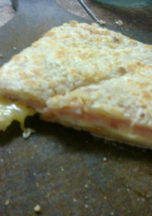 Una foto de Tostados rellenos de jamón y queso con almidón de mandioca