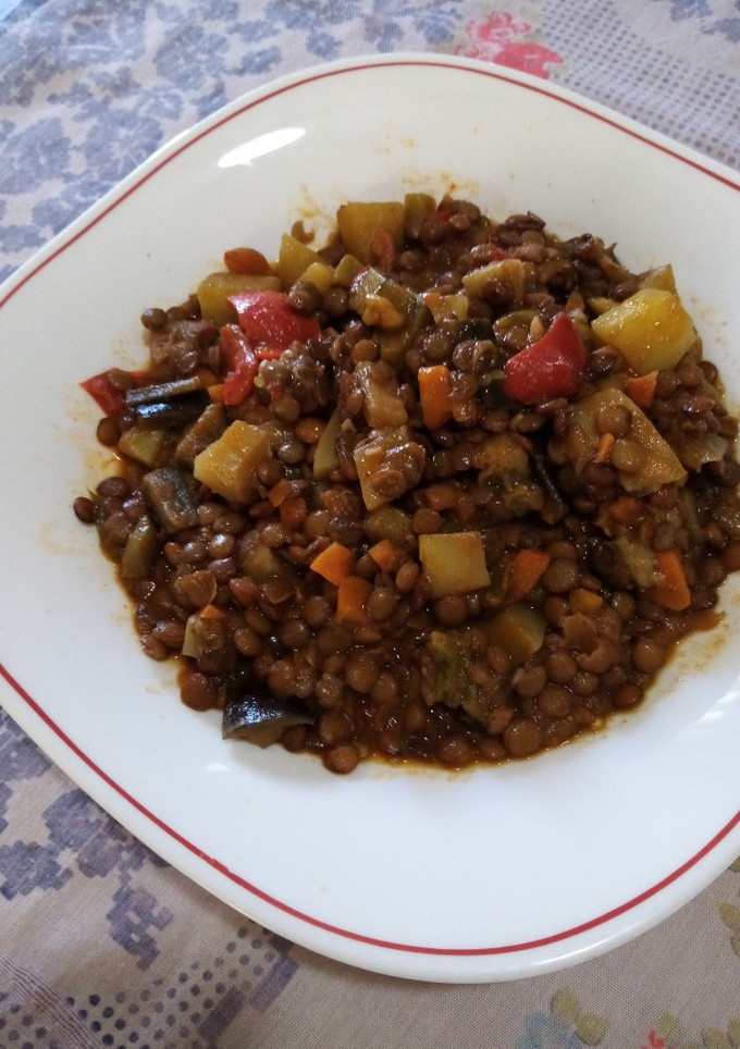 Una foto de Potaje de lentejas, con sofrito de verduras