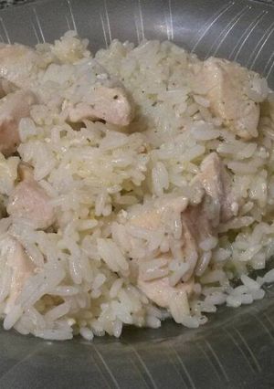 Una foto de Cubitos de pollo con arroz a la provenzal