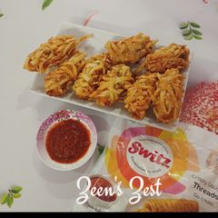 A picture of Threaded Aloo Samosas.