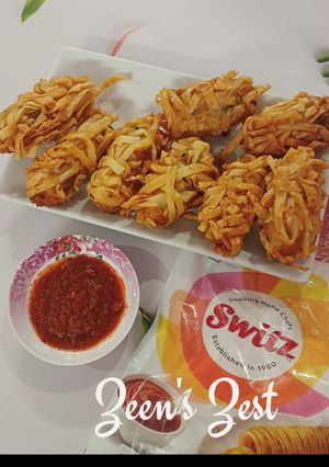A picture of Threaded Aloo Samosas.