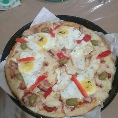 Pizza Con Panceta Y Huevo Frito Receta De Nancy Andrea Cookpad