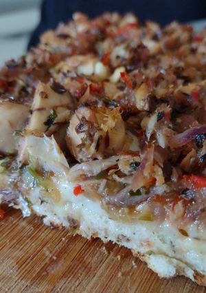 Una foto de Pizza blanca de jurel
