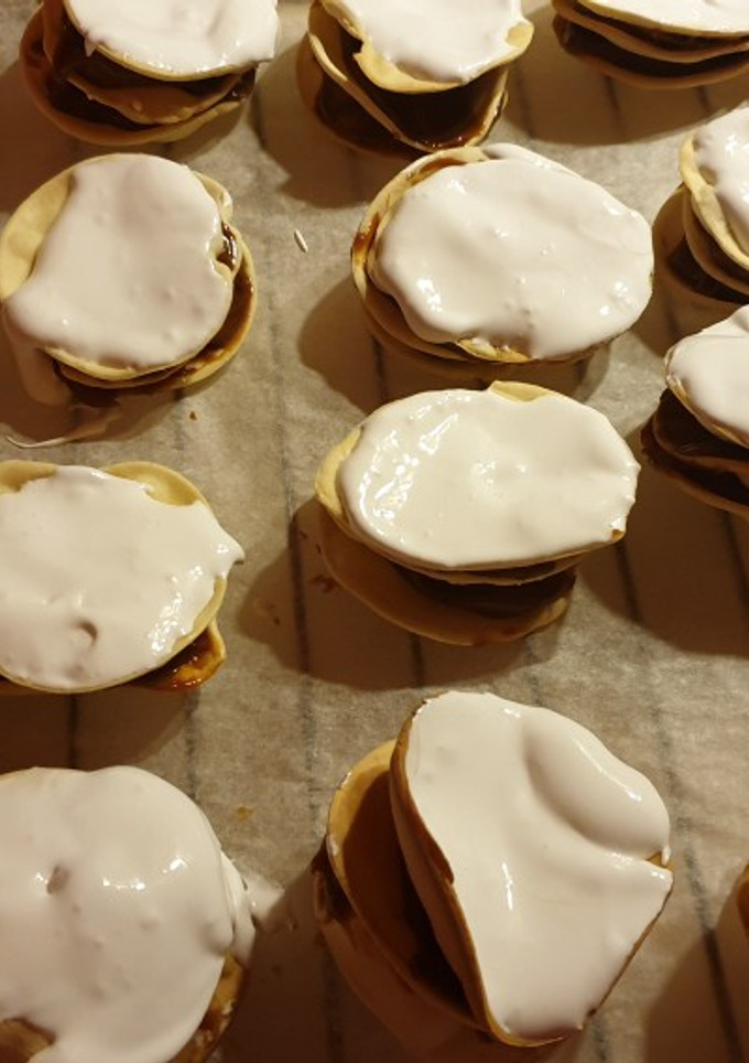 Una foto de Alfajores santafesinos