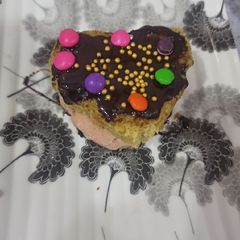 A picture of Biscuit ice cream cake.
