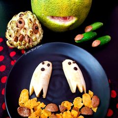 A picture of Halloween Fruit Platter.