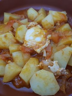 Una foto de Papas guisadas con huevo