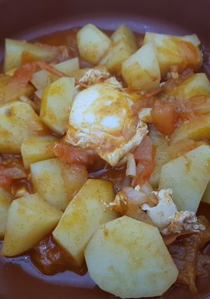 Una foto de Papas guisadas con huevo