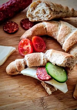 Teljes kiőrlésű kifli recept fotója