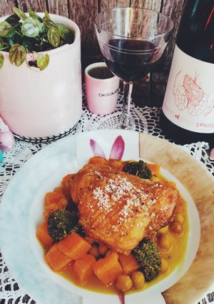 Une photo de Curry de patates douces et poulet au pesto