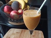 Une photo de smoothie orange