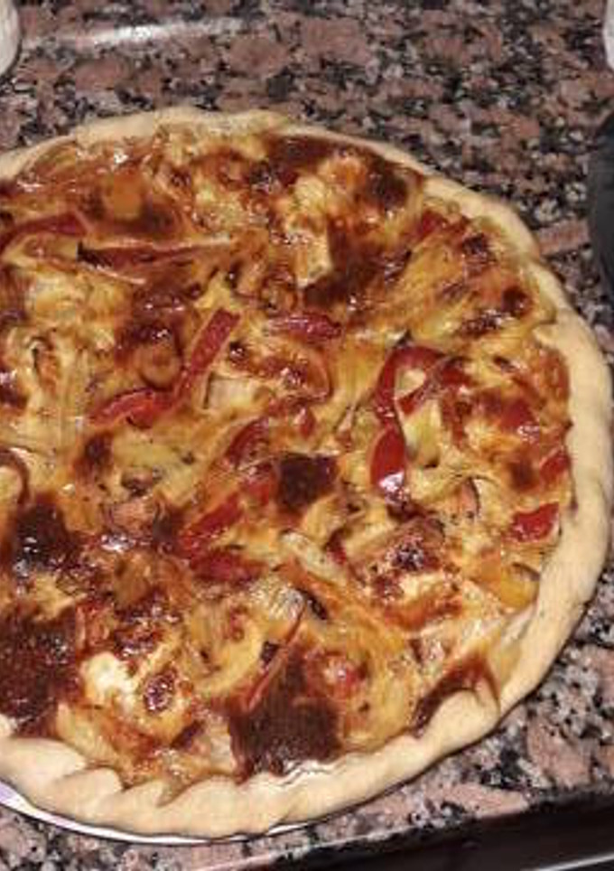 Una foto de Tarta de cebolla y morrón con masa casera