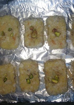 A picture of Coconut bread burfi.