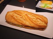 Una foto de bocadillo queso fresco