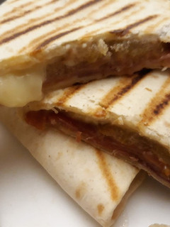 Una foto de Piadina de jamón