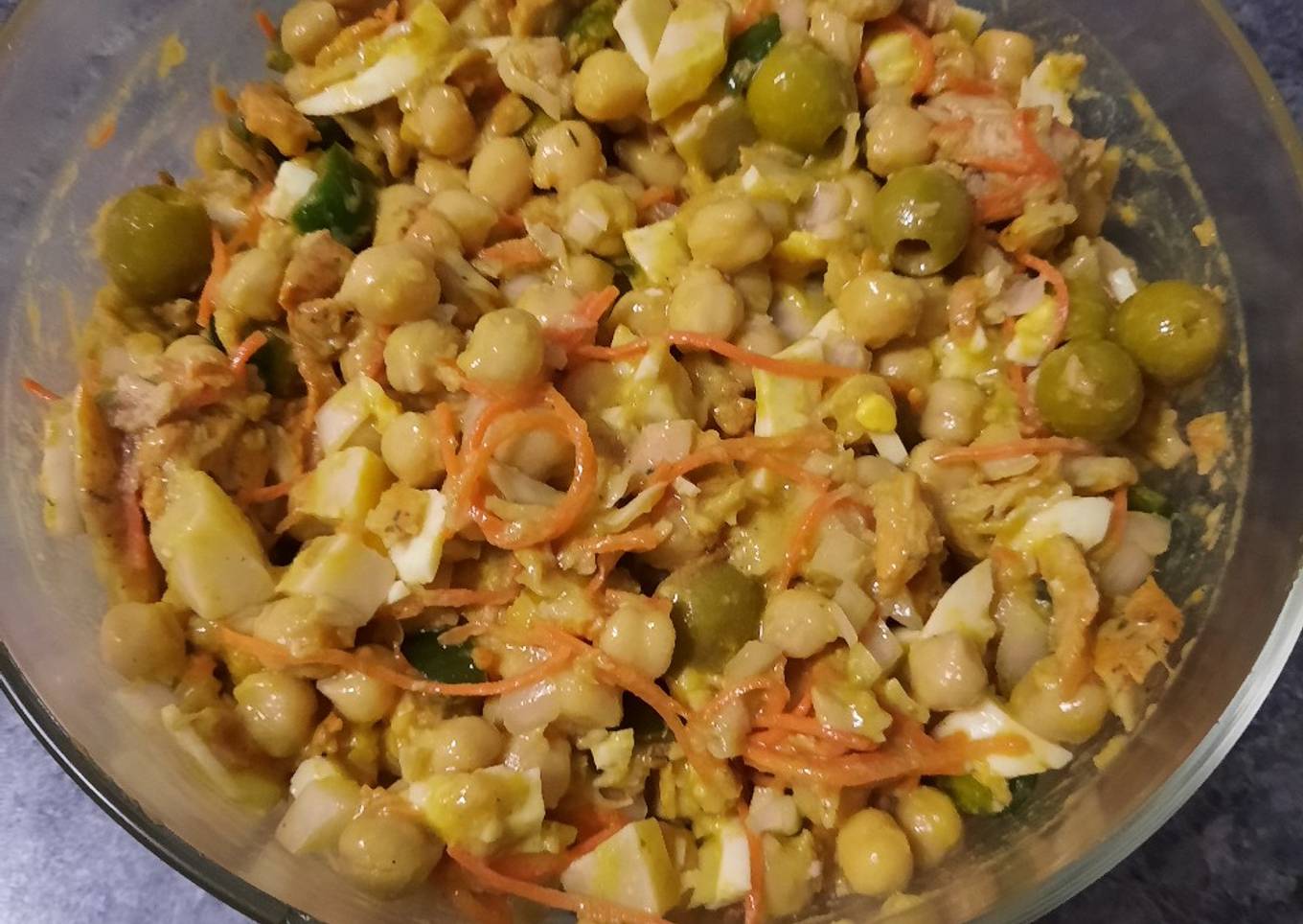 Ensalada de Garbanzos con tiras de pollo asado