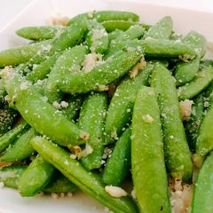 A picture of Parmesan Sugar Snap Peas.