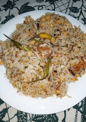 A picture of Hyderabadi Sindhi Chickpea Pulao.